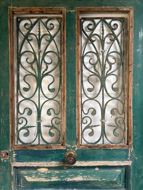 A 19THC FRENCH OAK FRONT DOOR 200CM WITH MATCHING OVERDOOR IRONWORK PANELS - ADDITIONAL PHOTO 1