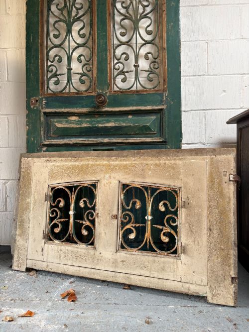 A 19THC FRENCH OAK FRONT DOOR 200CM WITH MATCHING OVERDOOR IRONWORK PANELS - ADDITIONAL PHOTO 5