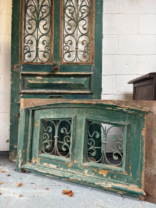 A 19THC FRENCH OAK FRONT DOOR 200CM WITH MATCHING OVERDOOR IRONWORK PANELS - ADDITIONAL PHOTO 6