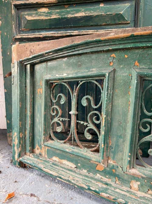 A 19THC FRENCH OAK FRONT DOOR 200CM WITH MATCHING OVERDOOR IRONWORK PANELS - ADDITIONAL PHOTO 7
