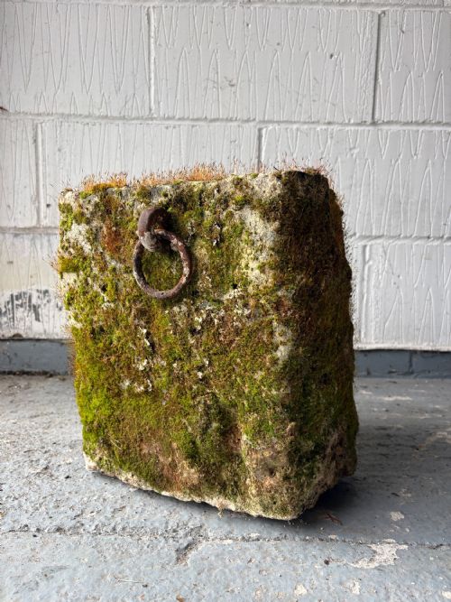 A 19THC SOUTHERN FRANCE SANDSTONE TETHER BLOCK 33CM ORIGINAL WROUGHT IRON RING - ADDITIONAL PHOTO 2