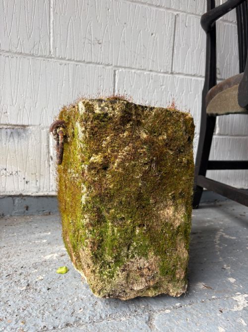 A 19THC SOUTHERN FRANCE SANDSTONE TETHER BLOCK 33CM ORIGINAL WROUGHT IRON RING - ADDITIONAL PHOTO 10