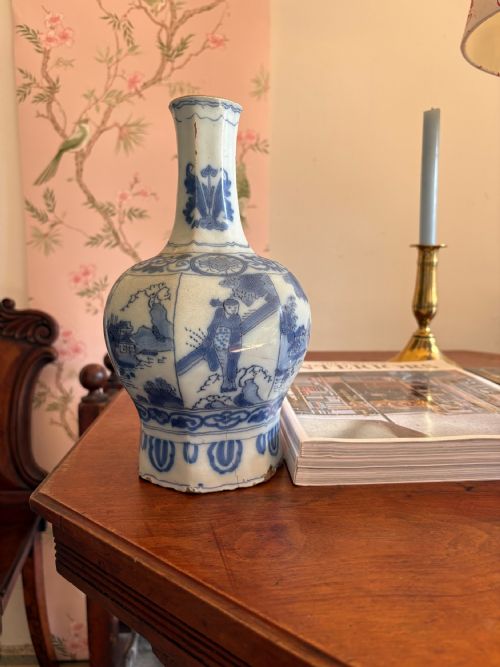 AN 18TH CENTURY DUTCH DELFT BLUE AND WHITE TIN GLAZE VASE CHINESE THEME 25CM - ADDITIONAL PHOTO 3