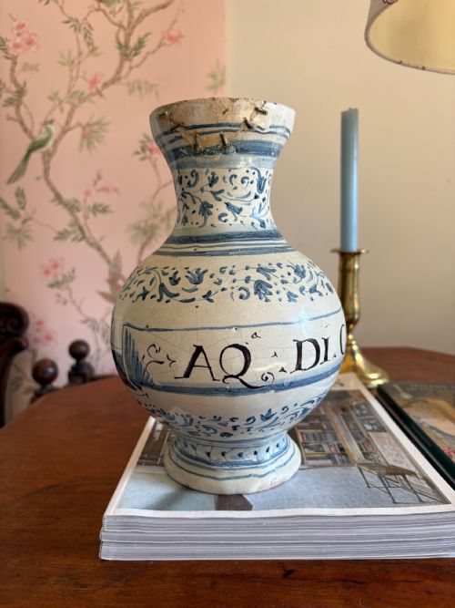 AN 1819TH CENTURY ITALIAN MAJOLICA BLUE AND WHITE APOTHECARY JAR 24CM - ADDITIONAL PHOTO 2