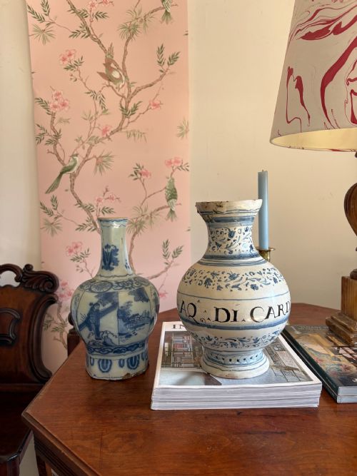 AN 1819TH CENTURY ITALIAN MAJOLICA BLUE AND WHITE APOTHECARY JAR 24CM - ADDITIONAL PHOTO 3