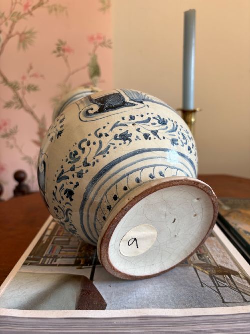 AN 1819TH CENTURY ITALIAN MAJOLICA BLUE AND WHITE APOTHECARY JAR 24CM - ADDITIONAL PHOTO 6
