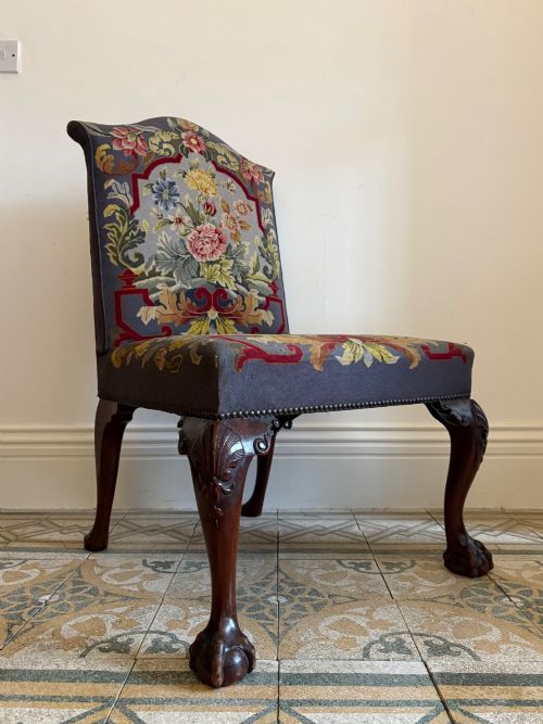 A 19TH CENTURY GEORGE 11 STYLE CARVED MAHOGANY SIDE CHAIR WITH TAPESTRY SEAT - ADDITIONAL PHOTO 4