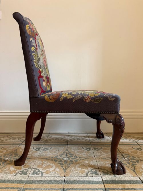 A 19TH CENTURY GEORGE 11 STYLE CARVED MAHOGANY SIDE CHAIR WITH TAPESTRY SEAT - ADDITIONAL PHOTO 5