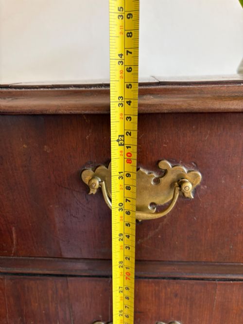 A MID 18TH CENTURY GGE11 WALNUT CHEST OF DRAWERS 91CM WIDE WITH BRASS HANDLES - ADDITIONAL PHOTO 14