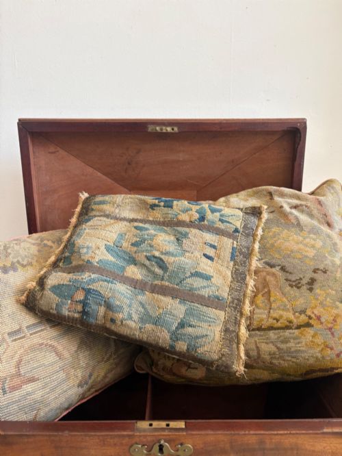 AN 18THC FRENCH VERDURE AUBUSSON TAPESTRY FRAGMENT CUSHION 39CM FEATHER FILLED - ADDITIONAL PHOTO 6