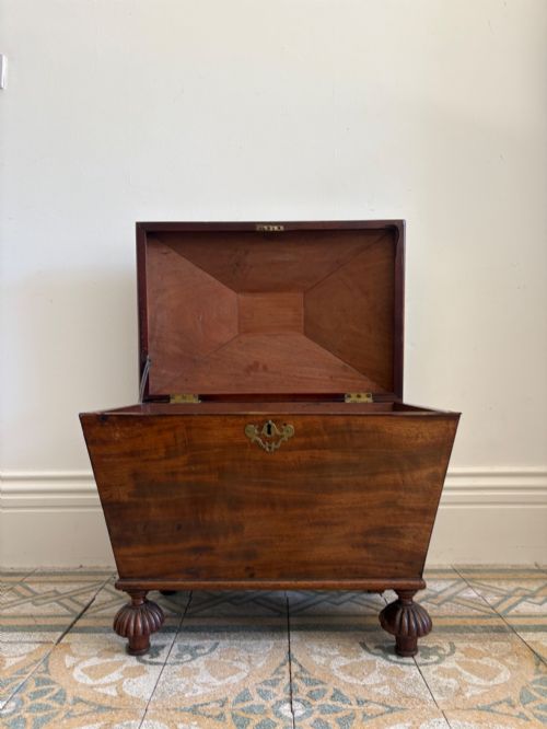 A REGENCY MAHOGANY SARCOPHAGUS CELLARETTE 65CM WIDE C1830 MANNER OF THOMAS HOPE - ADDITIONAL PHOTO 8