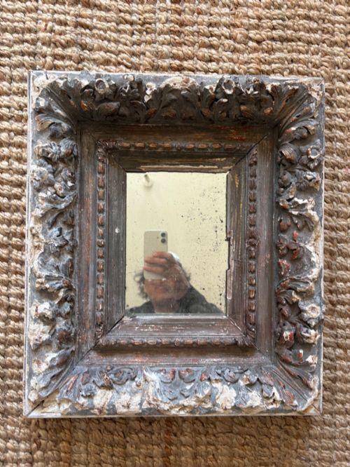 A 17THC CONTINENTAL CARVED WOOD AND GESSO FRAME WITH 18THC FOXED MIRROR 49CM - ADDITIONAL PHOTO 7