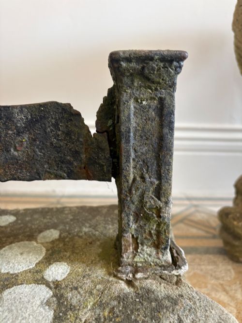 A 19TH CENTURY CAST IRON BOOTSCRAPER INSET TO HEWN STONE BLOCK 33CM - ADDITIONAL PHOTO 4