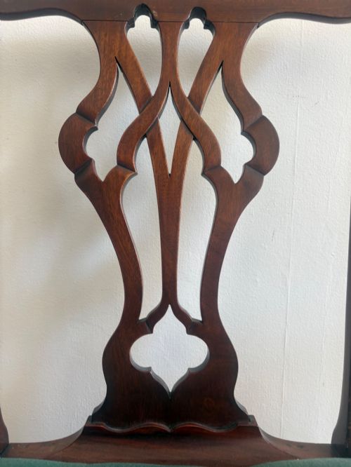 A GEORGE 111 CHIPPENDALE PERIOD MAHOGANY ELBOW ARM CHAIR C1780 - ADDITIONAL PHOTO 4