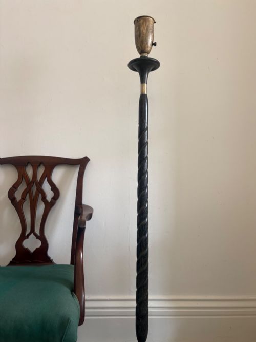 A FRENCH 1920S EBONISED BARLEY TWIST FLOOR LAMP 145CM - ADDITIONAL PHOTO 1