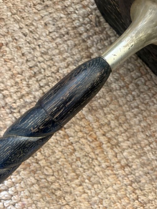 A FRENCH 1920S EBONISED BARLEY TWIST FLOOR LAMP 145CM - ADDITIONAL PHOTO 9