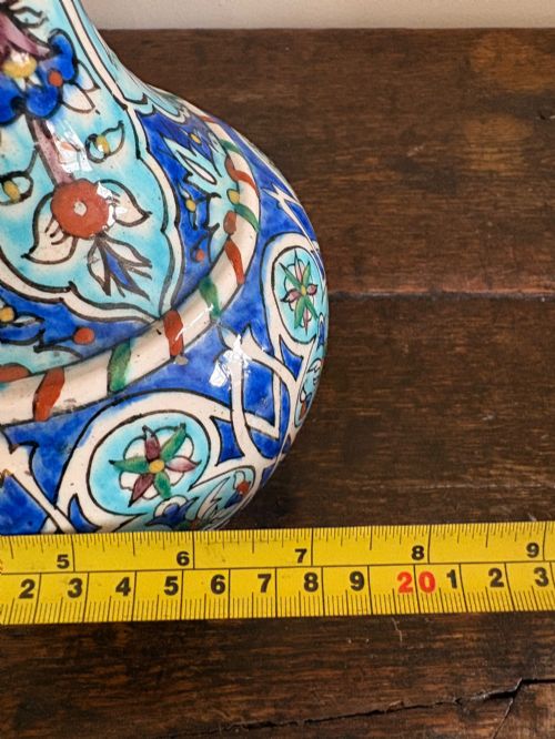 A 19TH CENTURY IZNIK HAND PAINTED BOTTLE VASE 30CM FRITWARE TRADITIONAL MOTIFS - ADDITIONAL PHOTO 10