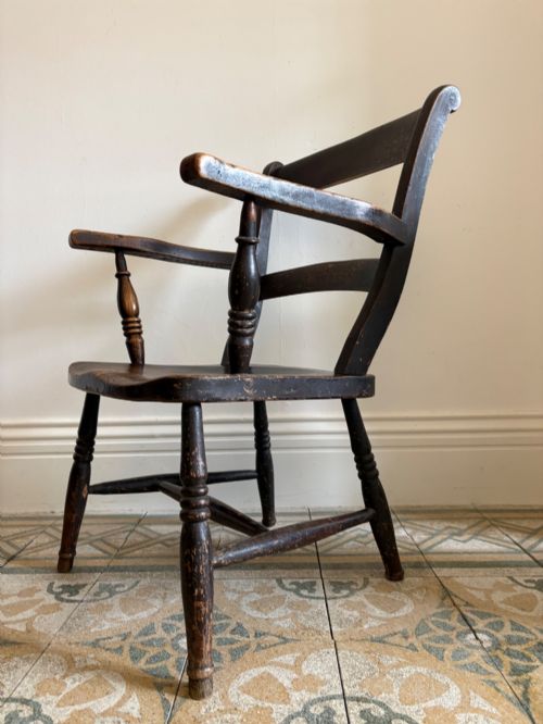 A MID 19TH CENTURY ASH AND ELM THAMES VALLEY EBONISED WINDSOR CHAIR - ADDITIONAL PHOTO 9