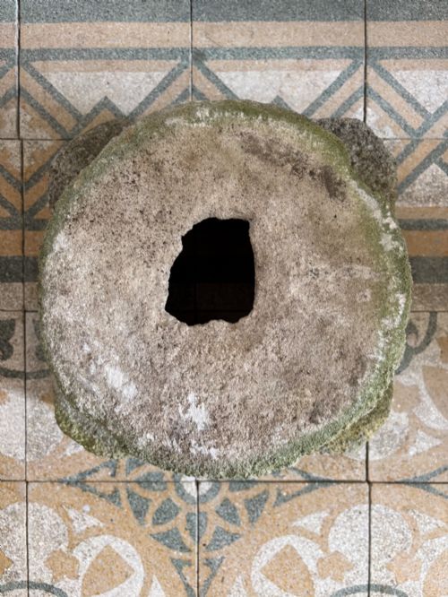 EARLY 20TH CENTURY WEATHERED MEDIEVAL STYLE BAPTISMAL FONT PLANTER AND BASE 63CM - ADDITIONAL PHOTO 14