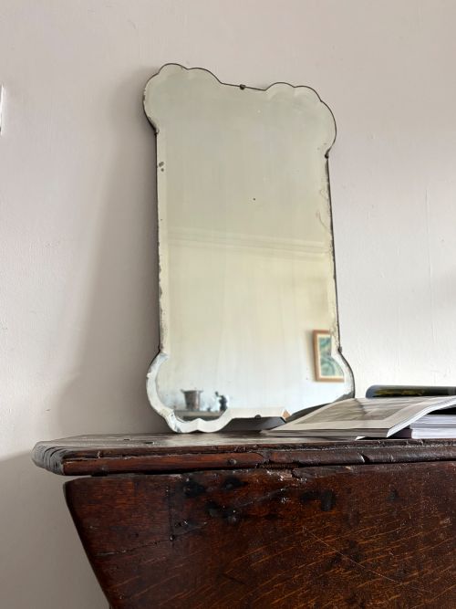 A SHAPELY 1920S BEVELLED FRAMELESS ART DECO MIRROR 69CM TALL GENTLY FOXED PLATE - ADDITIONAL PHOTO 5