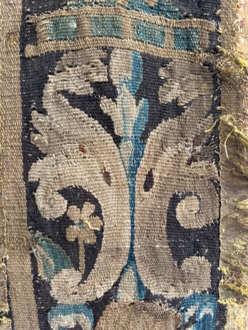 A 1718TH CENTURY VERDURE TAPESTRY BORDER FRAGMENT 74CM MOUNTED TO LINEN - ADDITIONAL PHOTO 2