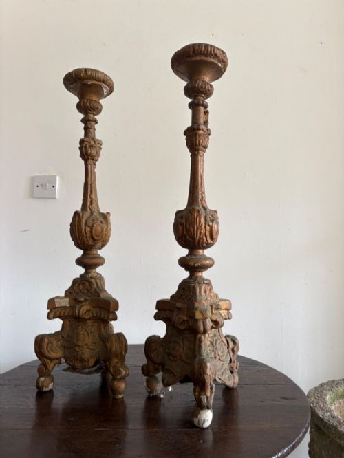 A PAIR OF ITALIAN BAROQUE 18TH CENTURY GILTWOOD ALTAR CANDLESTICKS 78CM TALL - ADDITIONAL PHOTO 8