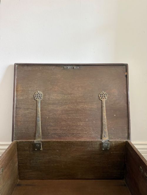 A 19TH CENTURY ANGLO INDIAN TEAK CAMPAIGN TRUNK BLANKET BOX 77CM BRONZE HANDLES - ADDITIONAL PHOTO 8