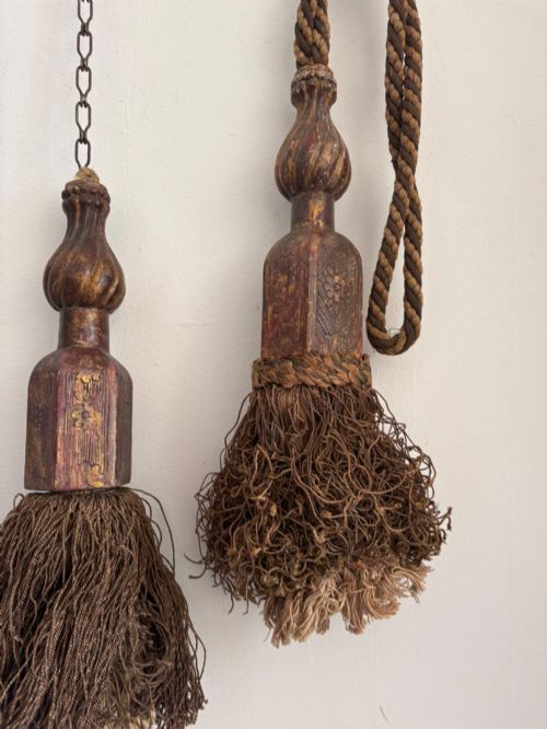 A PAIR OF 19TH CENTURY LARGE VENETIAN GILTWOOD CURTAIN TIE BACK PULLS 43CM - ADDITIONAL PHOTO 12