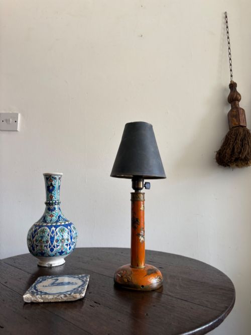 A 1920S CHINOISERIE LACQUER TABLE LAMP 29CM RARE MANDARIN ORANGE HAND PAINTED - ADDITIONAL PHOTO 10