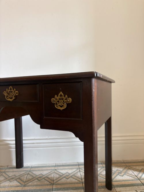 A GEORGE 111 STYLE MAHOGANY LOWBOY SIDE TABLE C1900 81CM WIDE - ADDITIONAL PHOTO 4