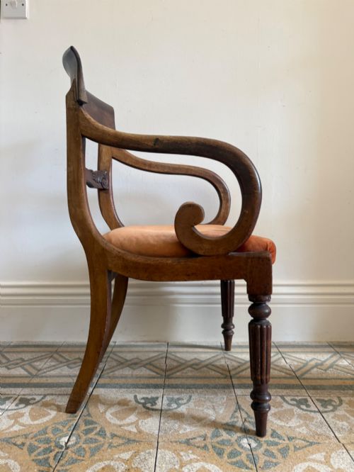 A LATE REGENCY MAHOGANY MAHOGANY OPEN ARM CHAIR WITH DROPIN VELVET SEAT C1820S
