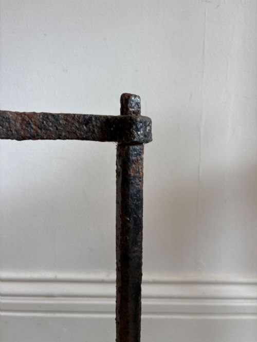 AN 18TH CENTURY MILLSTONE WITH FORGED IRON HANDLE OR TETHERING STONE C1800 - ADDITIONAL PHOTO 6