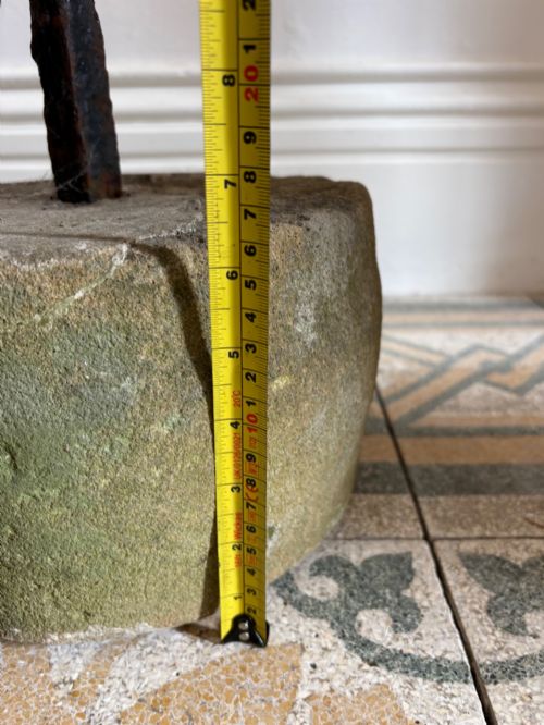 AN 18TH CENTURY MILLSTONE WITH FORGED IRON HANDLE OR TETHERING STONE C1800 - ADDITIONAL PHOTO 11