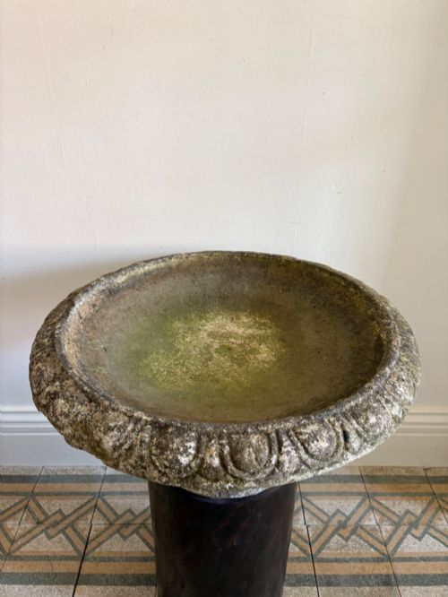 EARLY 20THC WEATHERED CAST STONE NEOCLASSICAL BIRDBATH PLANTER AND BASE 67CM - ADDITIONAL PHOTO 4
