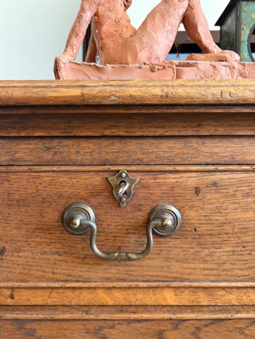 A GEORGE 111 STYLE ENGLISH OAK CHEST OF DRAWERS RAISED BRACKET FEET C1920 83CM - ADDITIONAL PHOTO 10