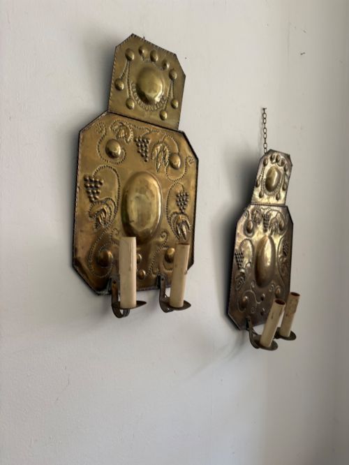 PAIR OF LATE 19TH CENTURY DUTCH REPOUSSE BRASS 2 BRANCH WALL SCONCE 53CM TALL - ADDITIONAL PHOTO 6