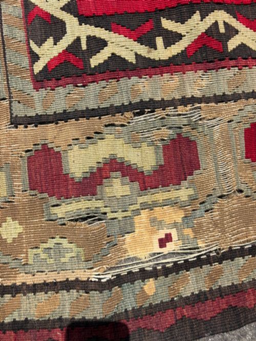 A LARGE ANATOLIAN FLATWEAVE KILIM RUG C1920S 340CM X 270CM TIMEWORN REPAIRS - ADDITIONAL PHOTO 5