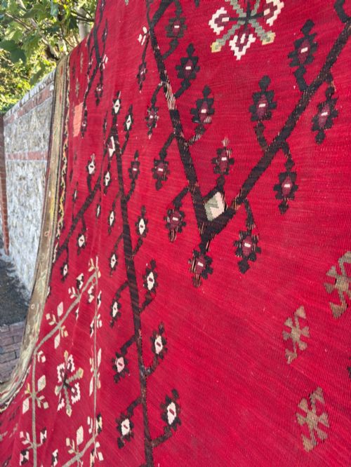 A LARGE ANATOLIAN FLATWEAVE KILIM RUG C1920S 340CM X 270CM TIMEWORN REPAIRS - ADDITIONAL PHOTO 10