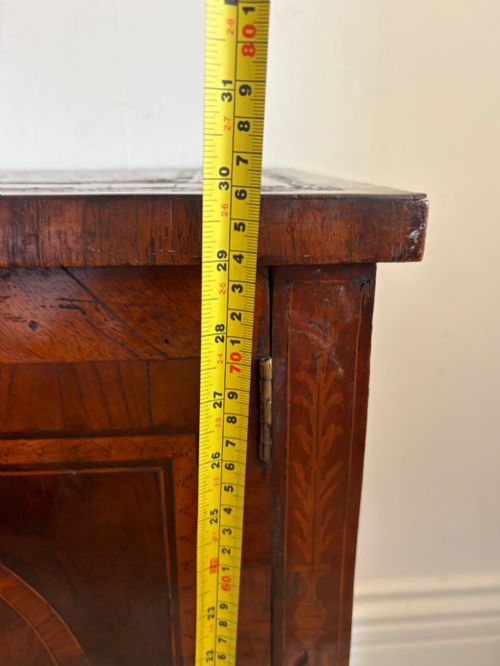 ITALIAN 18TH CENTURY NEOCLASSICAL WALNUT BEDSIDE COMMODINO WITH INLAID MARQUETRY 52CM WIDE - ADDITIONAL PHOTO 10