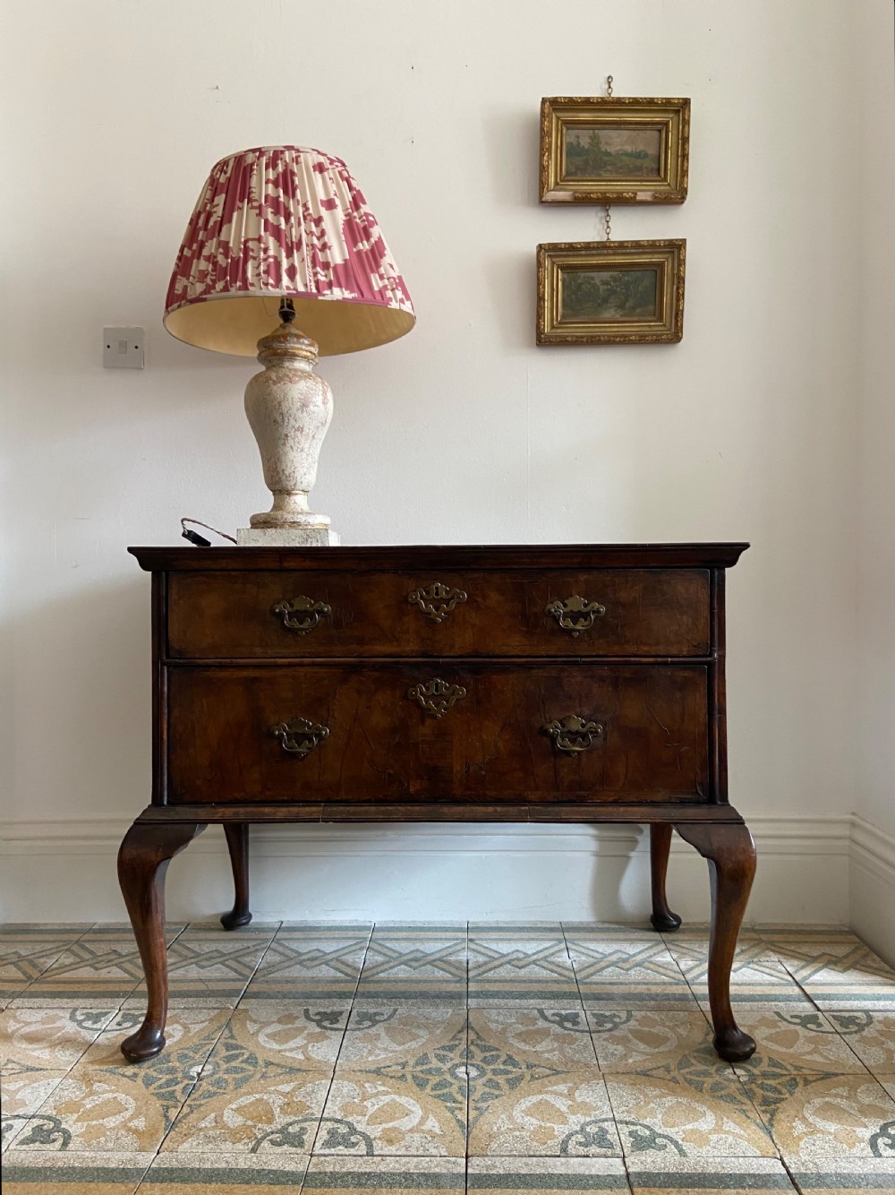 Early 18th Century, Queen Anne Walnut 2 Drawer Chest, 96cm wide, C1710 View XI