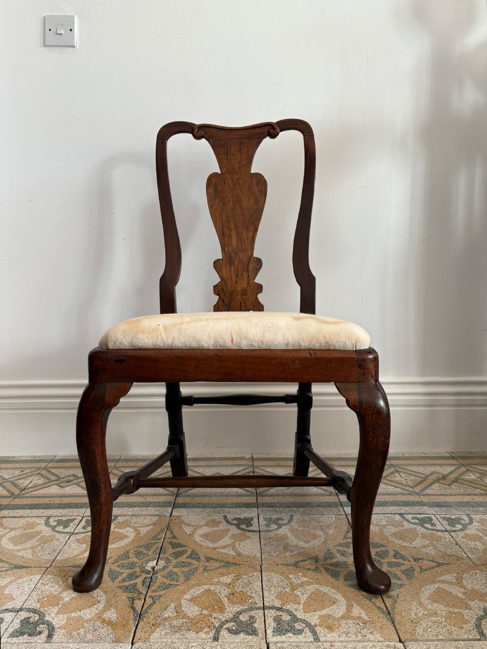 A Queen Anne Walnut Chair, England C1710 with Drop-in Seat, Original Form View II