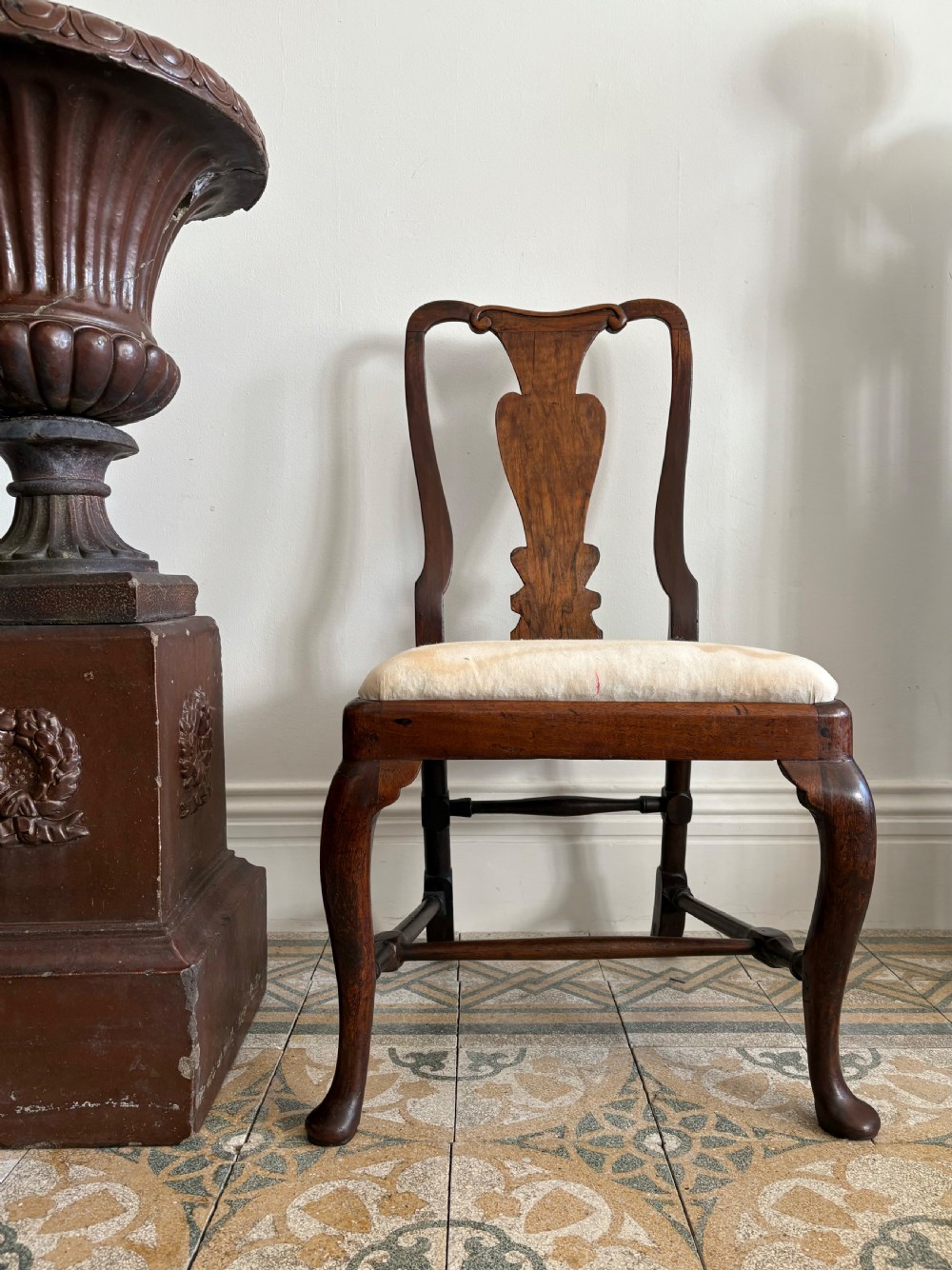 A Queen Anne Walnut Chair, England C1710 with Drop-in Seat, Original Form View VII