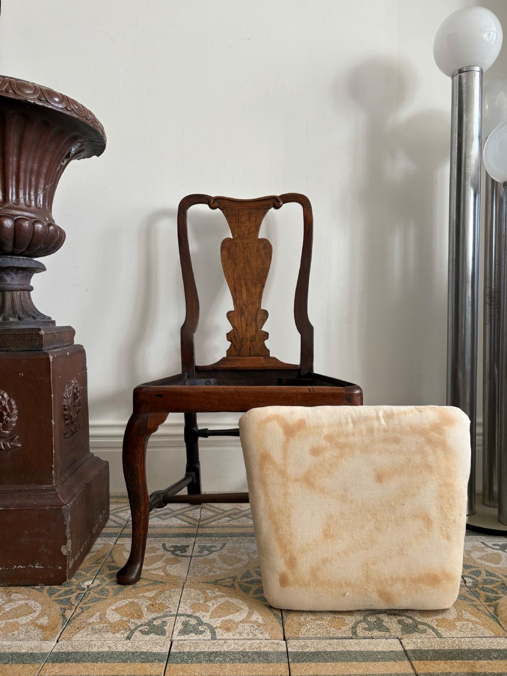A Queen Anne Walnut Chair, England C1710 with Drop-in Seat, Original Form View IX