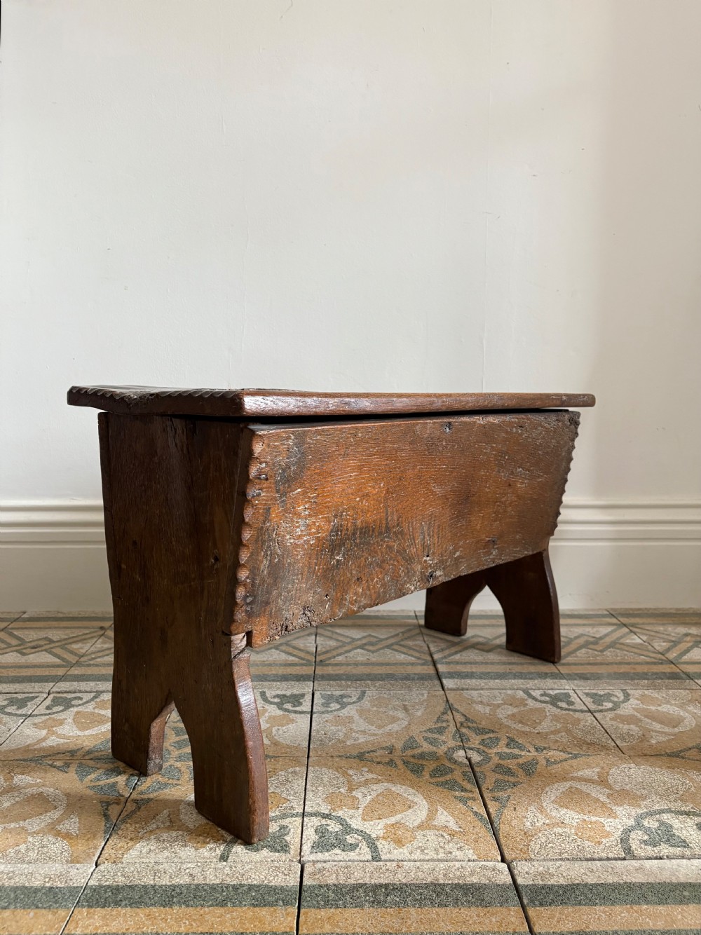 A 17th Century English Oak 6 Plank Coffer 77cm Chip Carved and Hinged Lid