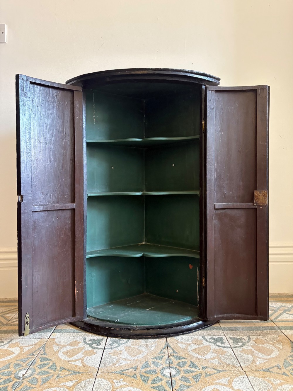 A George 111 Chinoiserie Lacquered Corner Cupboard C1800 with Teal Interior View IV