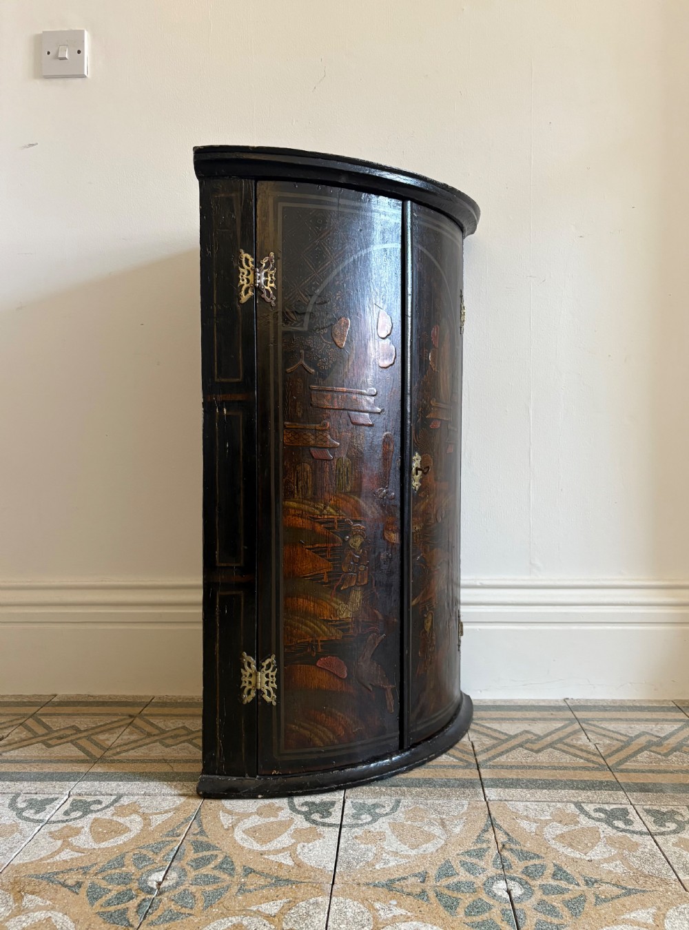 A George 111 Chinoiserie Lacquered Corner Cupboard C1800 with Teal Interior View VII