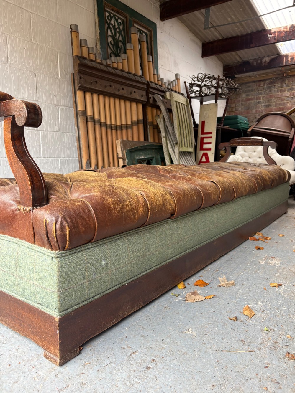 A Substantial 19th Century Button Leather Museum Viewing Gallery Bench 270cm, AF View V