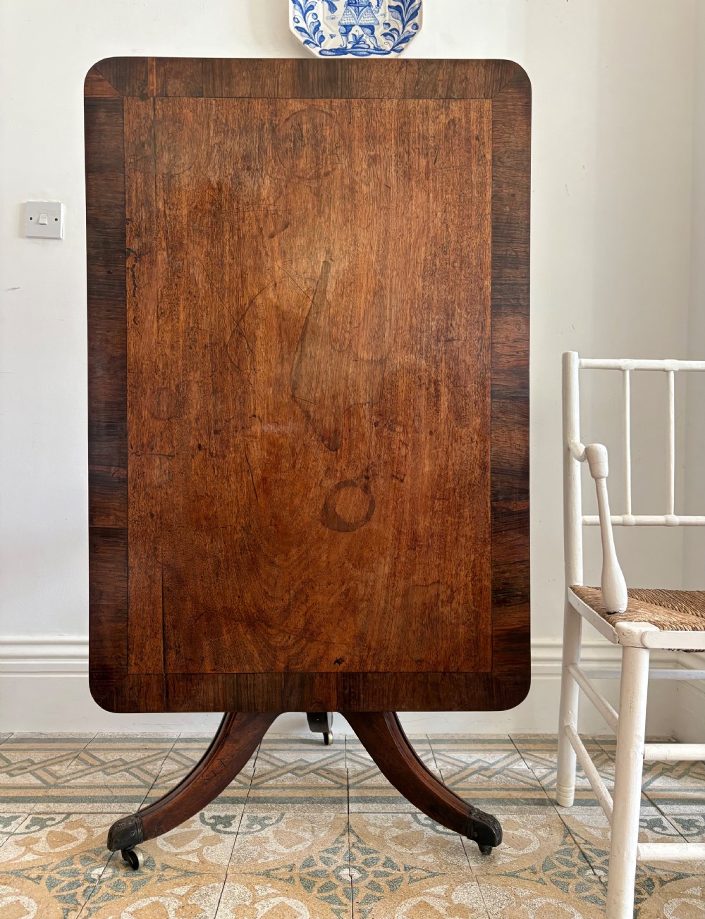 A Regency Mahogany and Rosewood Banded Breakfast Tilt Table C1820, 111cm