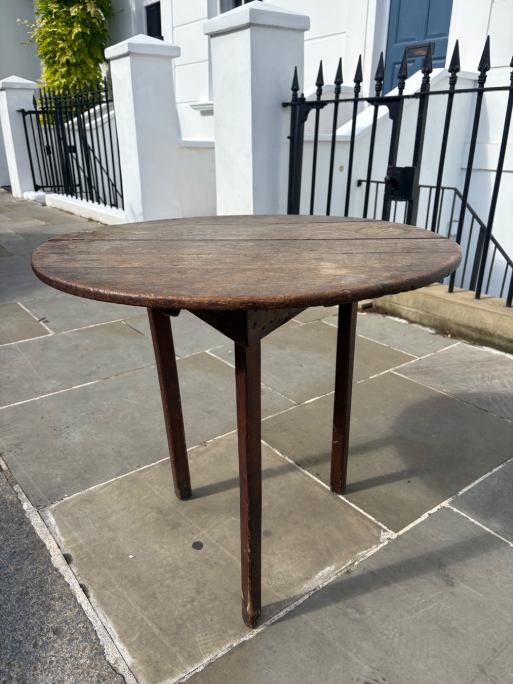 An Early 19th Century English Oak and Pine Cricket Table 77cm Plank Top, 1800.