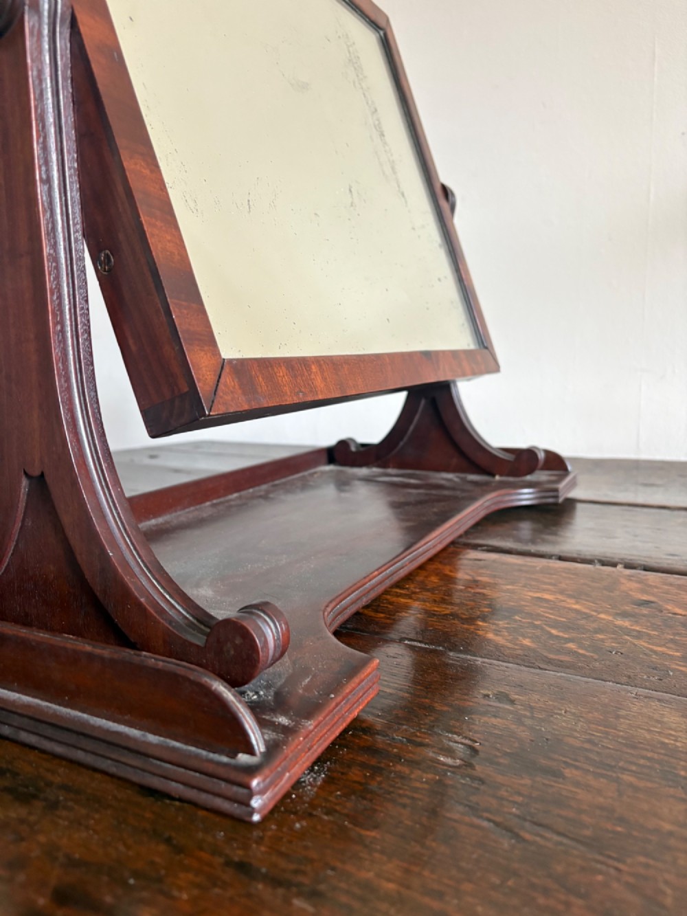 An Early 19th Century Gillows Model Mahogany Vanity Swing Mirror, Original Plate View III